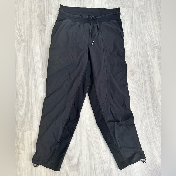 Lululemon Dance Studio Crop 25” Pants — Black | Size 4| Excellent Condition - Picture 6 of 8